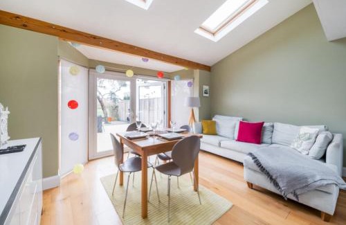 West Molesey House | Pass the Keys Charming Home with River views Near Hampton Court