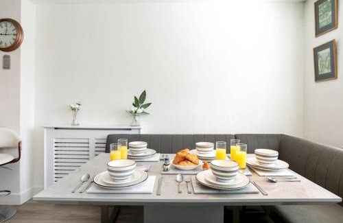 Edwalton House | Pass the Keys Elegant Townhouse with Garden Wi-Fi Work Space