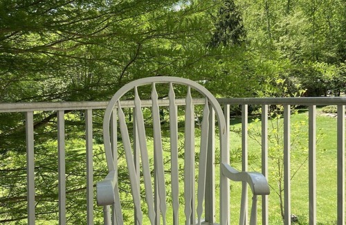Blairsville Apartment | Patriot Suite at Misty Mountain Inn - near Helen & Blue Ridge Georgia