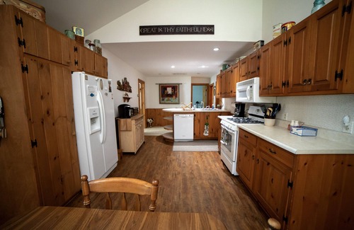 Grand Isle House | Peaceful Cozy Year-round family home on Lake Champlain! 30 minutes to Burlington