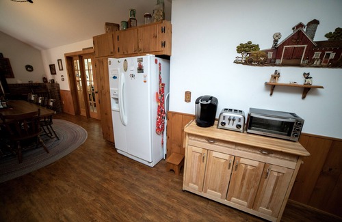 Grand Isle House | Peaceful Cozy Year-round family home on Lake Champlain! 30 minutes to Burlington