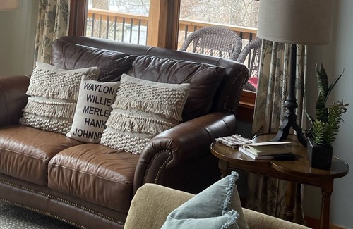 Martin House | Peaceful Lakefront Getaway At Hartwell -Year Round Family Vacation Spot w Dock
