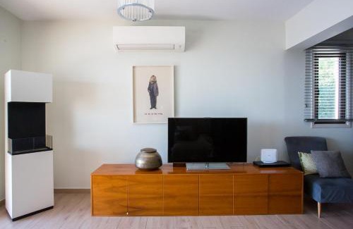 Oroklini Apartment | Penthouse Duplex overlooking the Mediterranean