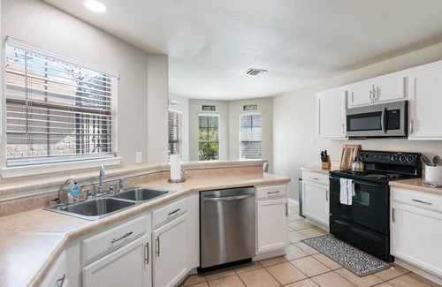 Southside House | Perfect Family Getaway! Near Lackland SeaWorld Alamo Riverwalk