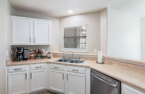 Southside House | Perfect Family Getaway! Near Lackland SeaWorld Alamo Riverwalk