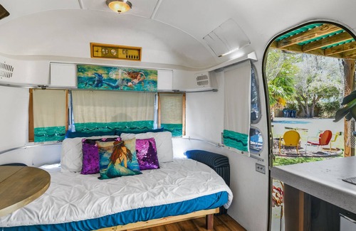 Fulton Resort | Perfect for large groups! Cheaper Than Therapy Airstream Retreat!