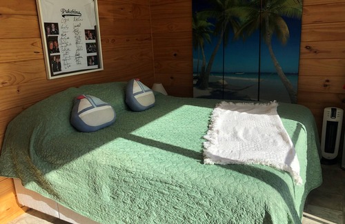 Pukehina House | Perfect location, 1 bedroom studio.