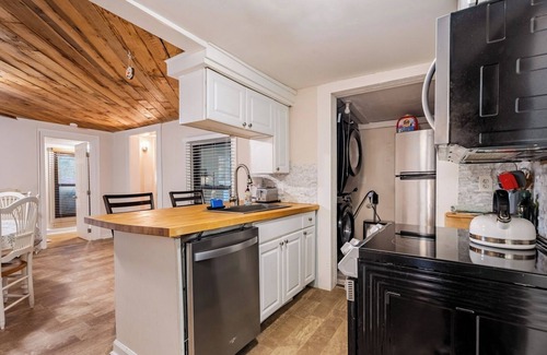 Cary House | Pet-Friendly 2BR Ranch w/WiFi & Parking by RTP