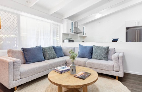 Wurtulla House | Pet friendly family getaway near the beach