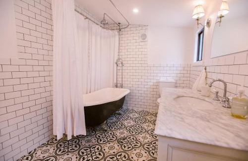 Bundanoon House | Pet-Friendly Highlands Home with Fireplace