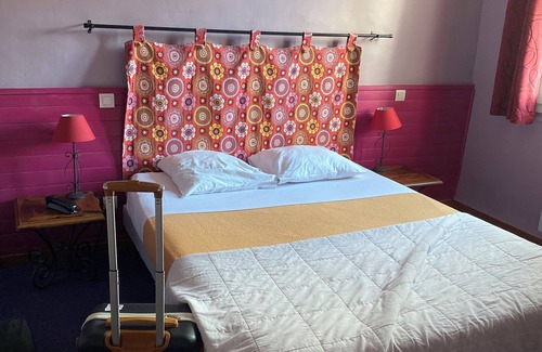 Digne-les-Bains Hotel | Pet-Friendly Room Close to Musée Gassendi