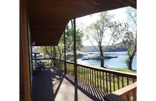 Branson Cabin | Pine Lakefront Lodge with Boat Slip