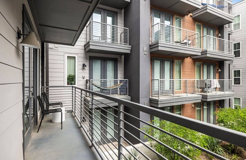 Waller Creek District Apartment | Placemakr Downtown Austin