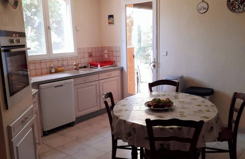 La Colline Villa | Pleasant villa with swimming pool and large garden in periphery of Montpellier