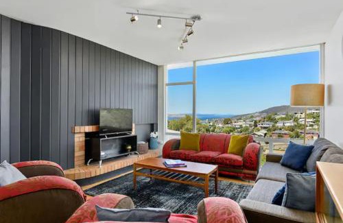 West Hobart House | Poet s House 6br fabulous character WOW views