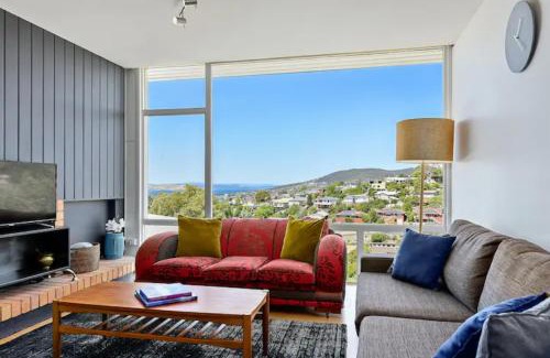 West Hobart House | Poet s House 6br fabulous character WOW views