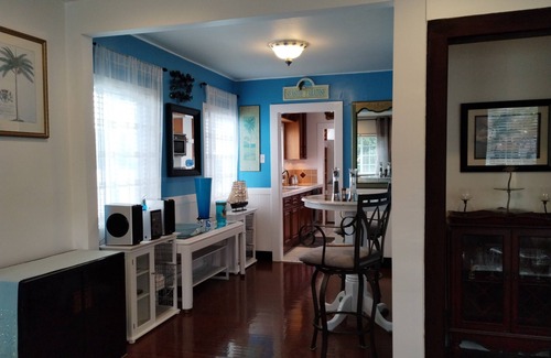 Fort MacArthur House | Point Fermin. 1 block from the ocean, 2 blocks walk to the beach. 800 SQFT.