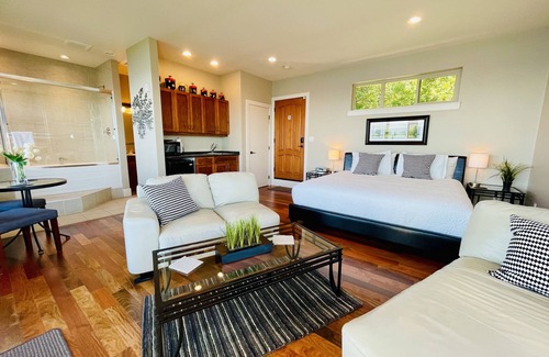 Otter Point Cabin | Points West Oceanfront Rooftop suite