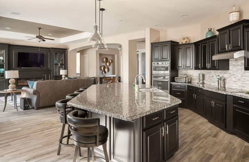 Gilbert House | Pool, Spa, Firepit & Putt , Walk to Gilbert Park