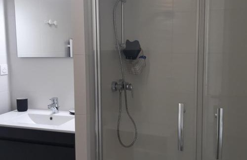 Leucate Apartment | Port Leucate : Superbe T3 Climatisé avec Terrasse, Parking, et Proche Plage - FR-1-727-21