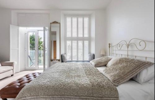 St Ives Apartment | Porthminster View Luxury Sea Views Balcony, Parking, Pool, Spa & Gym