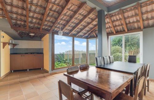 Porto Moniz House | Porto Moniz Yellow House