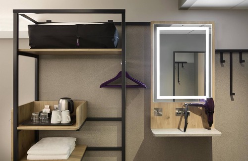 Bridgend Hotel | Premier Inn Bridgend Central