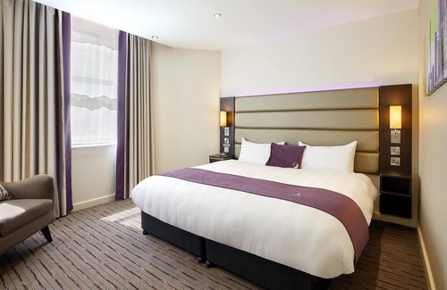 Stevenage Hotel | Premier Inn Stevenage Central