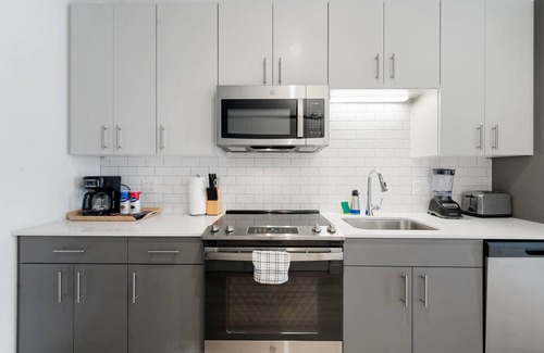 River North Apartment | Premium Urban 4BR - Perfect Mix of Comfort & Location