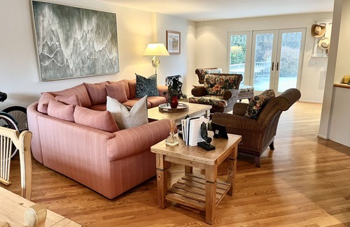 Village of East Hampton House | Prime East Village Location - Walk to All!