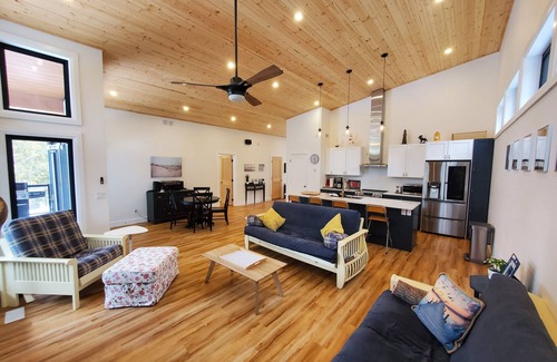 Sauble Beach Cottage | Prime Sauble Beach - Steps to Beach and Shops!