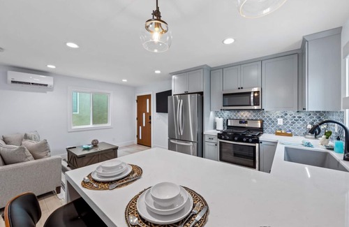 Huntington Beach Cottage | Private Guesthouse In The Heart Of Surf City HB! Steps to Beach, Pier, & Main St