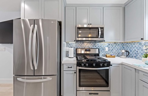 Huntington Beach Cottage | Private Guesthouse In The Heart Of Surf City HB! Steps to Beach, Pier, & Main St