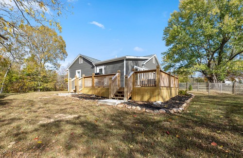 De Soto House | Private Hideout Surrounded by nature! Just miles from local Vineyards!