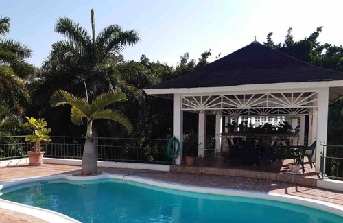 IronShore Estates Apartment | Private House With A Pool