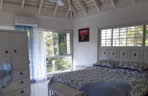IronShore Estates Apartment | Private House With A Pool