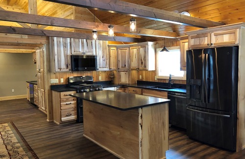 Arnold House | Private lodge on150 acres, centrally located to explore UP