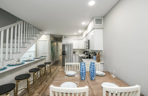 Siesta Key Village House | Private Pool/Spa in Siesta Key Village, Steps to the Beach! Island Time West