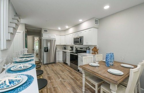 Siesta Key Village House | Private Pool/Spa in Siesta Key Village, Steps to the Beach! Island Time West