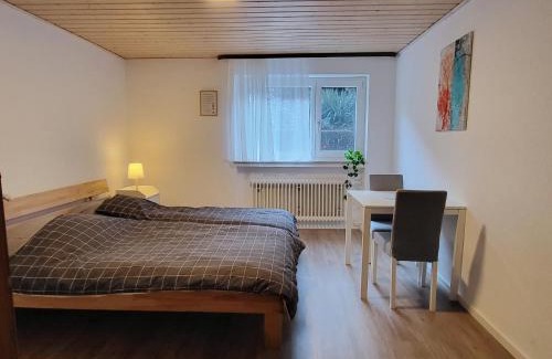 Glatt House | privates Zimmer in Unterkunft mit Glatttal Blick in Wasserschloss Nähe