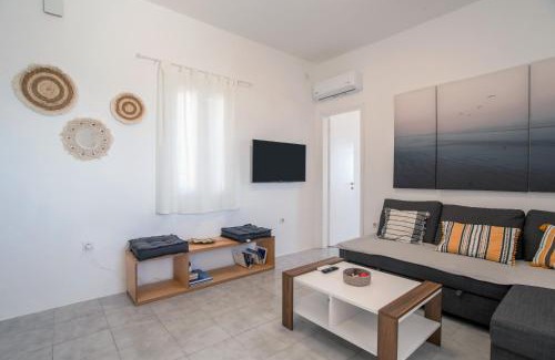 Logaras House | Punda Beach Seaside Retreat