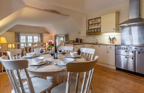 Higham House | Quaint cottage in the middle of a large beautiful private park - Barhams Cartlodge