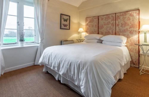 Higham House | Quaint cottage in the middle of a large beautiful private park - Barhams Cartlodge