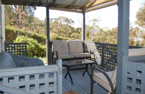 Victor Harbor House | Quaint Cottage Nestled Amongst the Trees