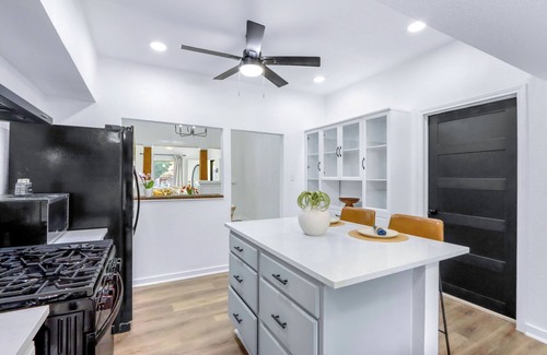 Harlandale House | Quaint Cozy 4-bedroom Retreat Near Downtown San Antonio & All Attractions