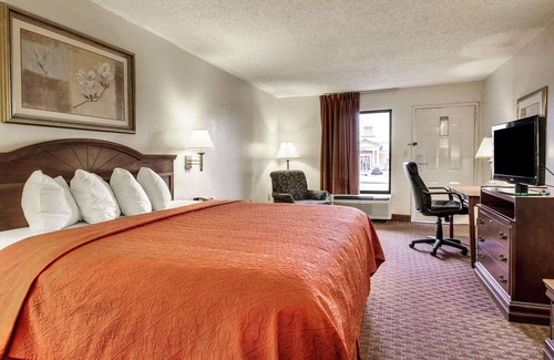 Clinton Hotel | Quality Inn & Suites