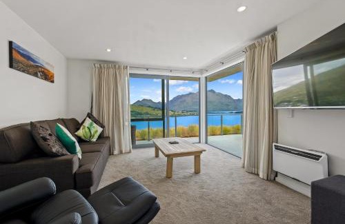 Frankton House | Queenstown Lake Views - Downstairs Apartment