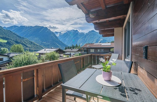 Schonbach Apartment | Quiet holiday apartment with a large balcony