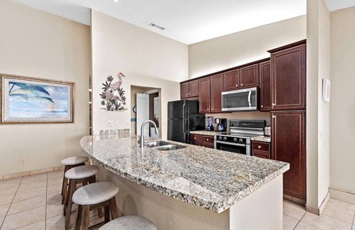 South Padre Island Condo | Quiet Bayfront Condo w/Boat Slips & Fishing Pier!