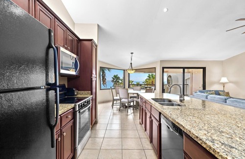 South Padre Island Condo | Quiet Bayfront Condo w/Boat Slips & Fishing Pier!